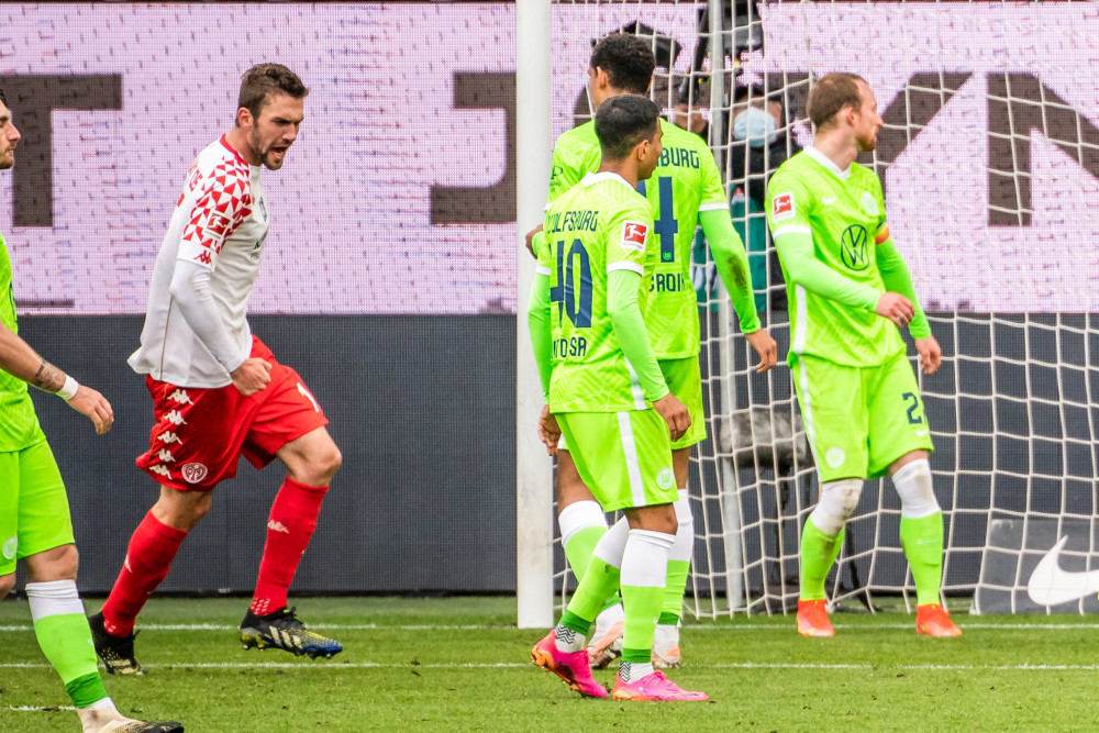  多特蒙德防线失误频出主场不敌沃尔夫斯堡  